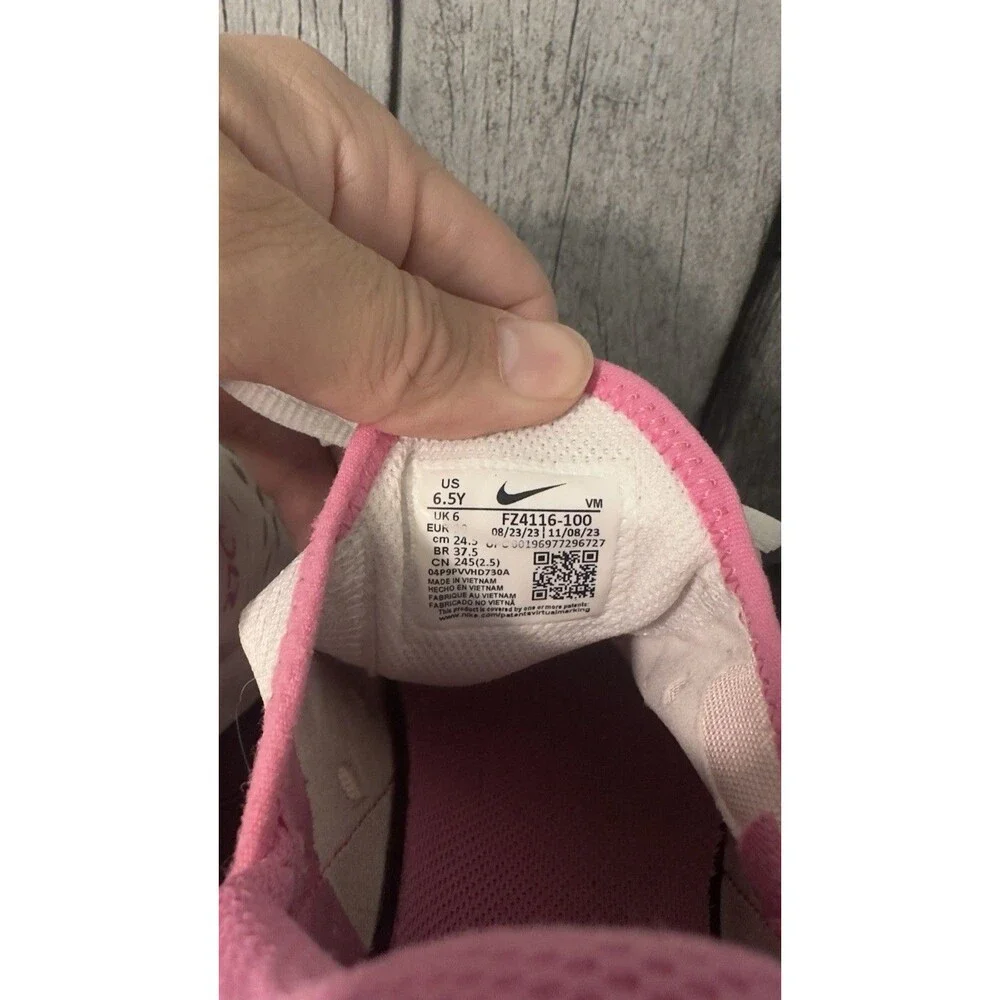 Nike round pink
